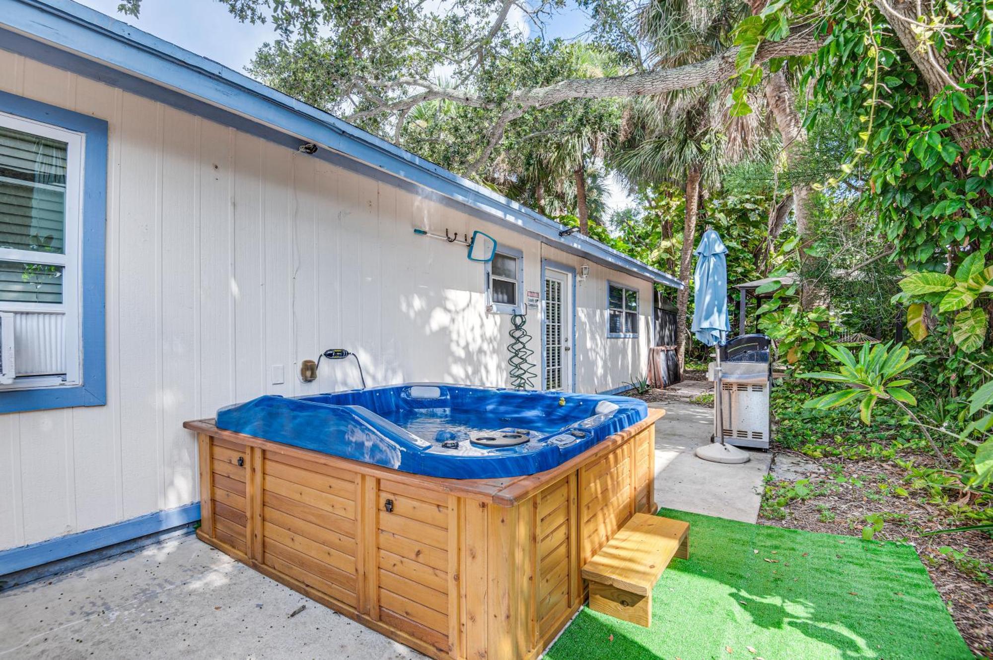 Cape Canaveral Cottage With Hot Tub Walk To Beach Extérieur photo