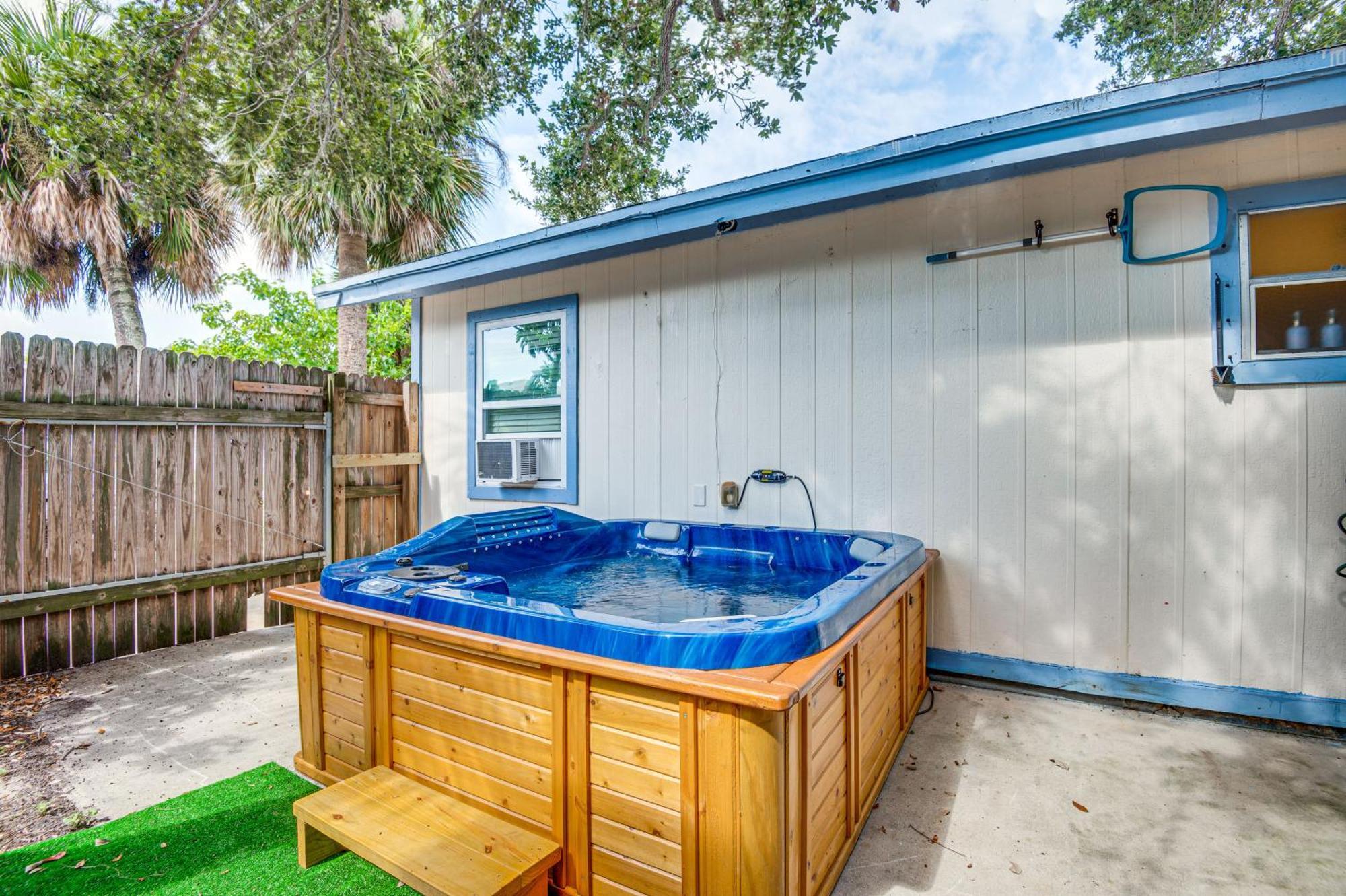 Cape Canaveral Cottage With Hot Tub Walk To Beach Extérieur photo